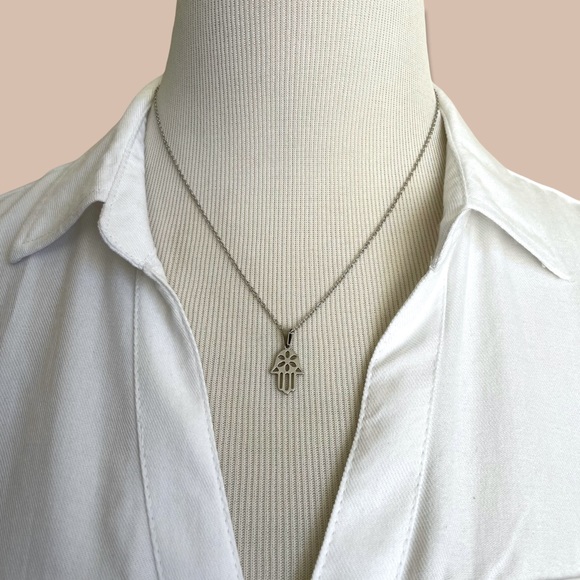 Jewelry - CLEARANCE🧡 Dainty Hamsa Flower Necklace